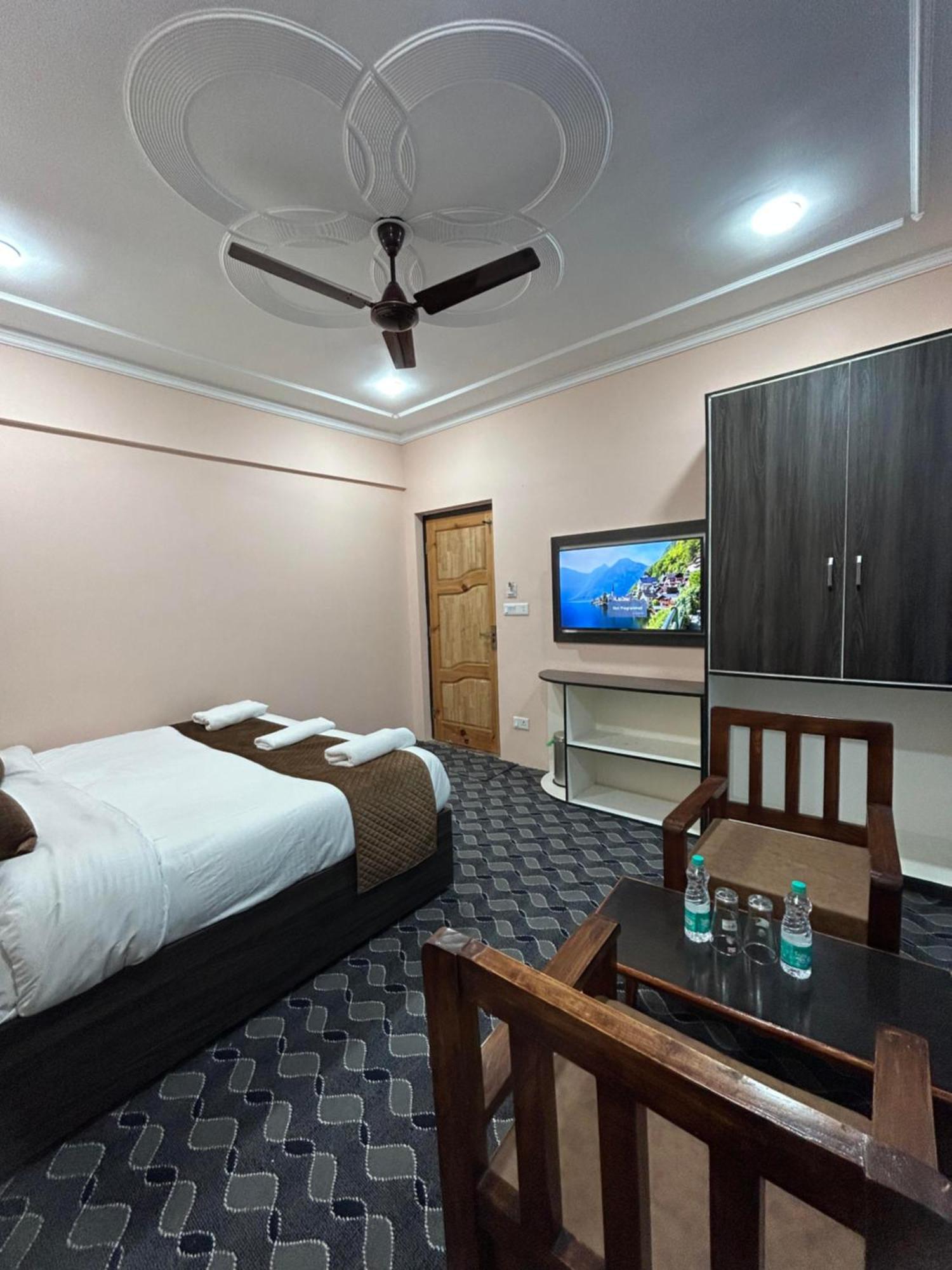 Fair Mount, Airport Road, Humhama Srinagar Hotel Eksteriør billede